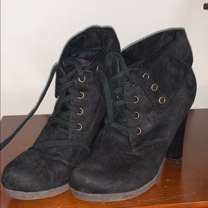 WOMANS SIZE 10 BOOTIES/ANKLE BOOTS